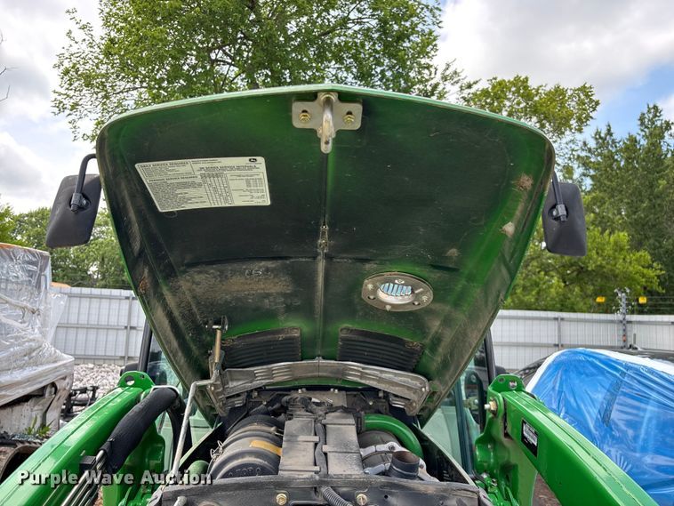 image for item YA3960 2014 John Deere 3046R MFWD tractor