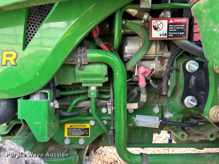 image for item YA3960 2014 John Deere 3046R MFWD tractor