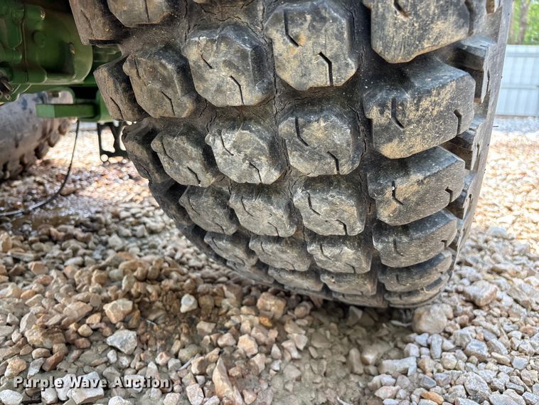 image for item YA3960 2014 John Deere 3046R MFWD tractor