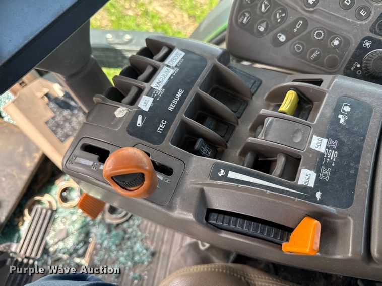 image for item YA3971 2014 John Deere 8360R MFWD tractor