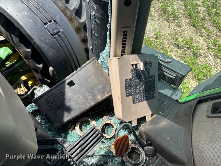 image for item YA3971 2014 John Deere 8360R MFWD tractor