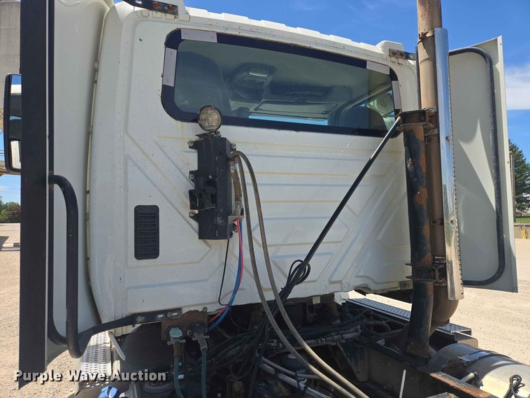 image for item DP8979 2015 International ProStar semi truck