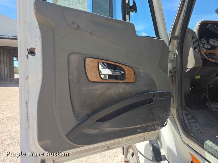 image for item DP8979 2015 International ProStar semi truck