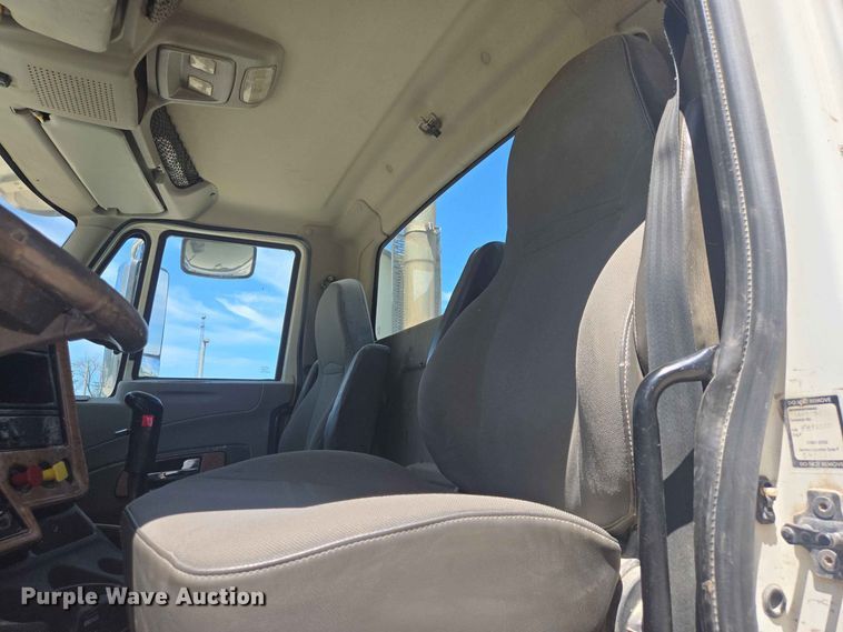 image for item DP8979 2015 International ProStar semi truck