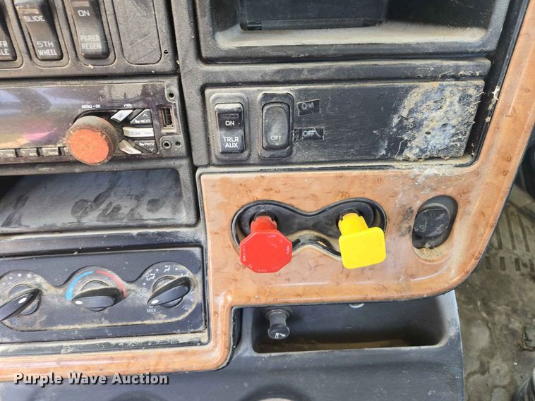 image for item DP8979 2015 International ProStar semi truck