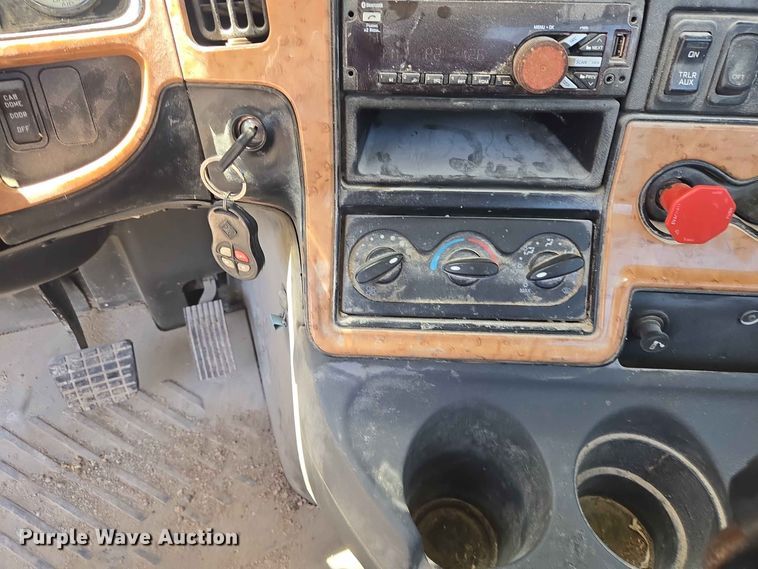 image for item DP8979 2015 International ProStar semi truck