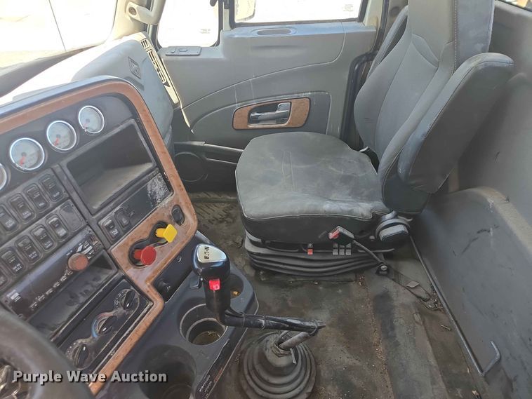 image for item DP8979 2015 International ProStar semi truck