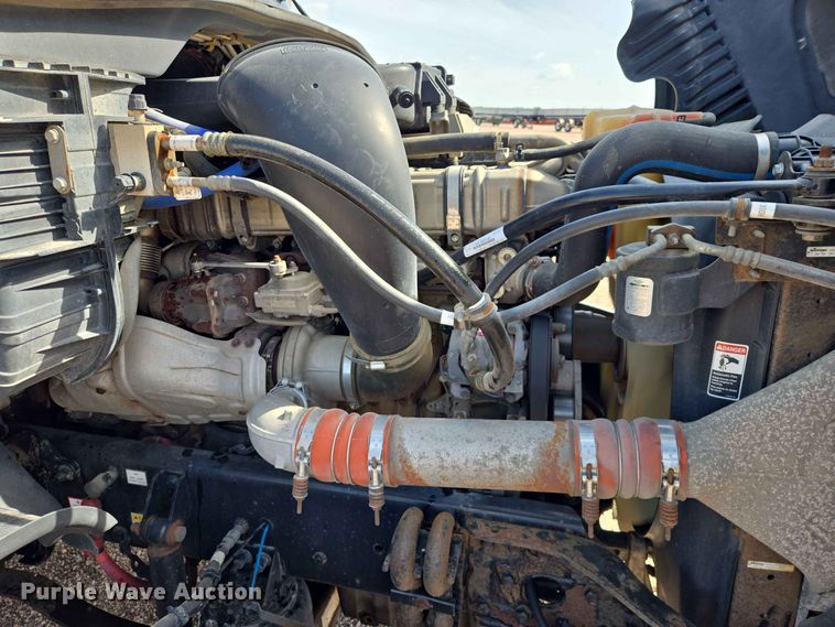 image for item DQ0004 2014 Freightliner Cascadia semi truck