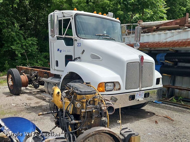 image for item DQ7799 2005 Kenworth truck cab and chassis