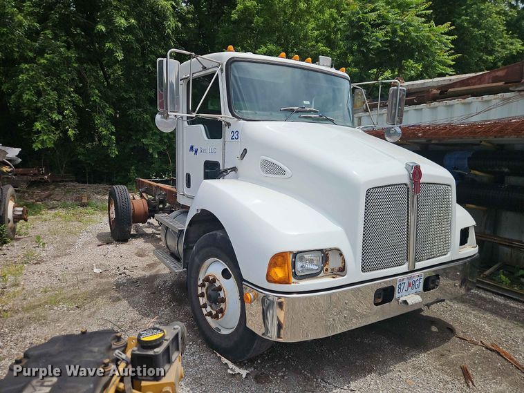 image for item DQ7799 2005 Kenworth truck cab and chassis