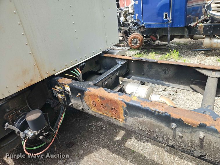 image for item DQ7799 2005 Kenworth truck cab and chassis