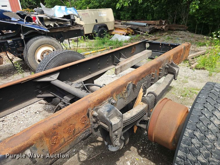 image for item DQ7799 2005 Kenworth truck cab and chassis