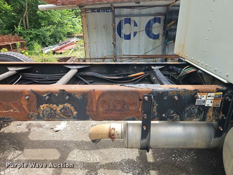 image for item DQ7799 2005 Kenworth truck cab and chassis