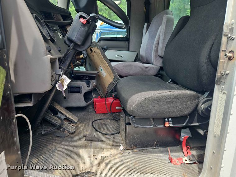 image for item DQ7799 2005 Kenworth truck cab and chassis