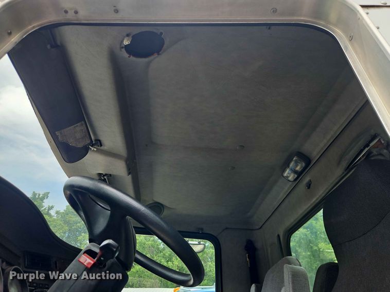 image for item DQ7799 2005 Kenworth truck cab and chassis
