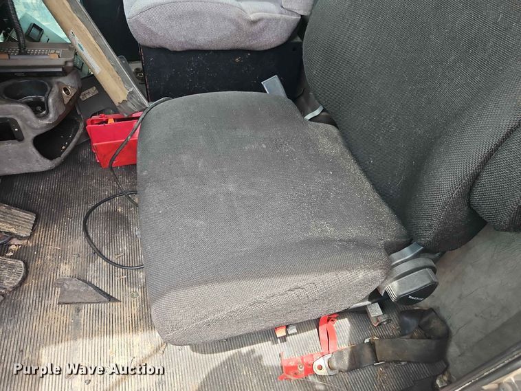 image for item DQ7799 2005 Kenworth truck cab and chassis