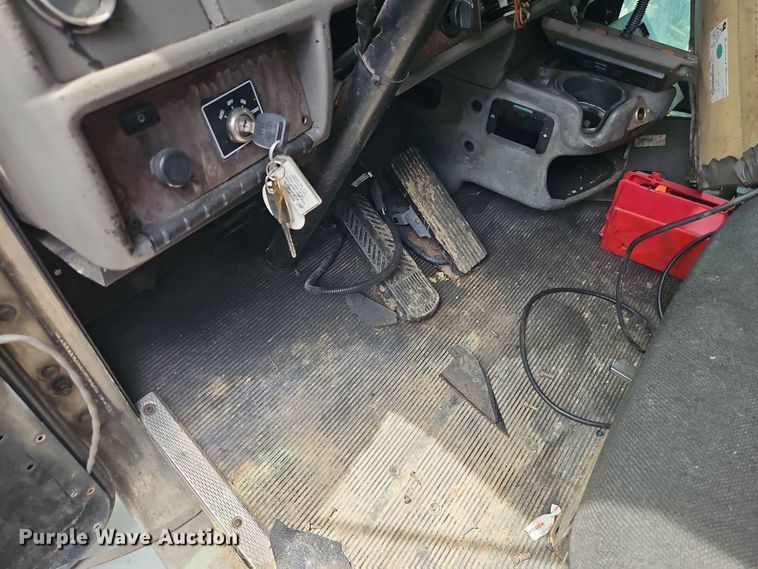 image for item DQ7799 2005 Kenworth truck cab and chassis