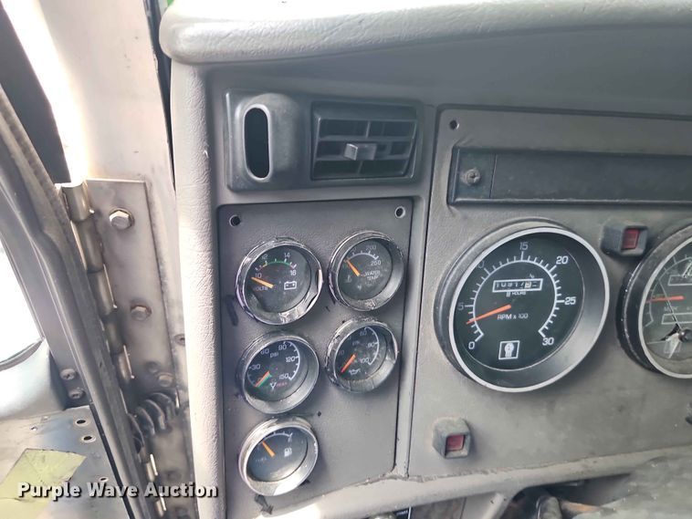 image for item DQ7799 2005 Kenworth truck cab and chassis