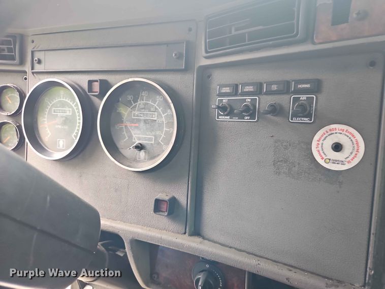 image for item DQ7799 2005 Kenworth truck cab and chassis