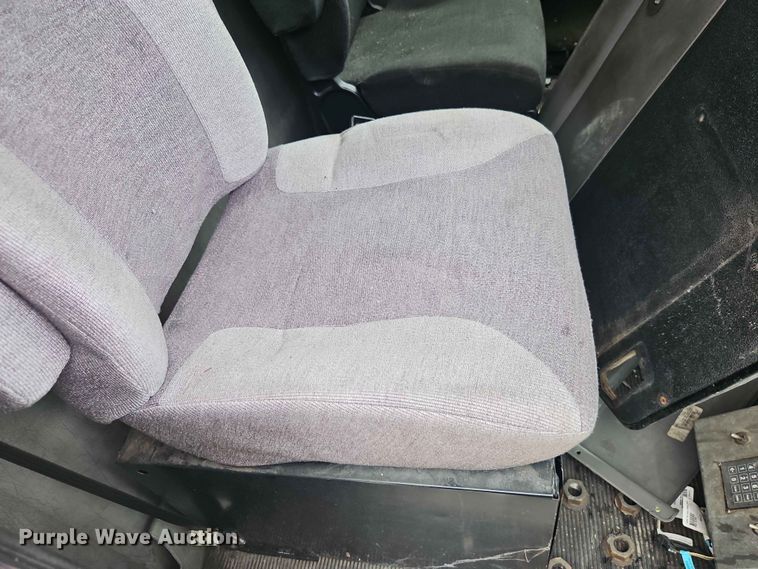 image for item DQ7799 2005 Kenworth truck cab and chassis