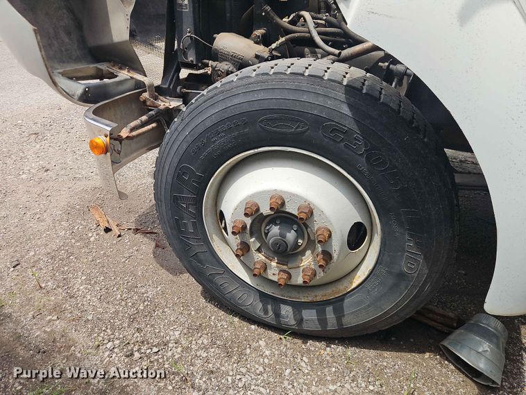 image for item DQ7799 2005 Kenworth truck cab and chassis