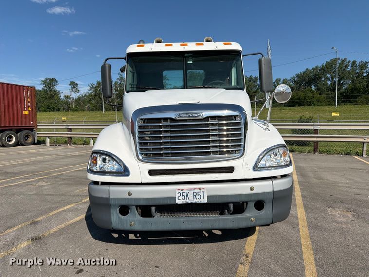 image for item DQ7862 2007 Freightliner Columbia semi truck
