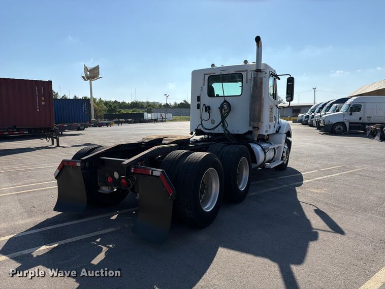 image for item DQ7862 2007 Freightliner Columbia semi truck