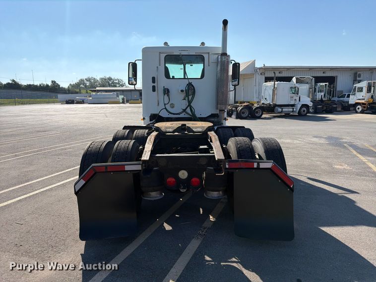image for item DQ7862 2007 Freightliner Columbia semi truck