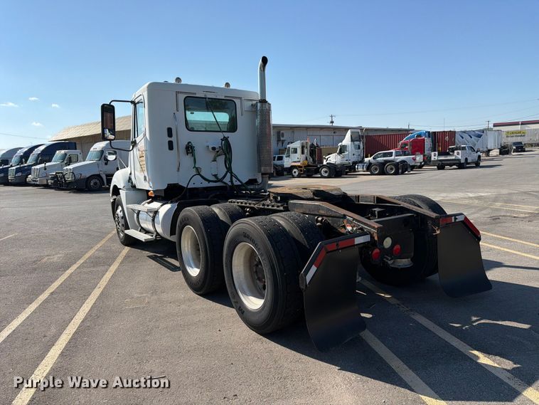 image for item DQ7862 2007 Freightliner Columbia semi truck