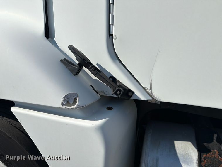 image for item DQ7862 2007 Freightliner Columbia semi truck