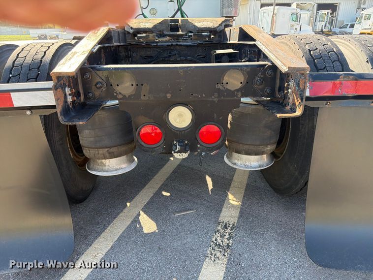 image for item DQ7862 2007 Freightliner Columbia semi truck