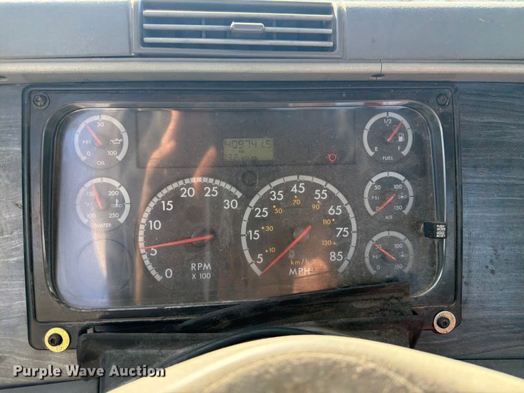 image for item DQ7862 2007 Freightliner Columbia semi truck