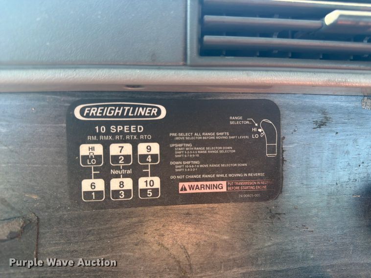 image for item DQ7862 2007 Freightliner Columbia semi truck