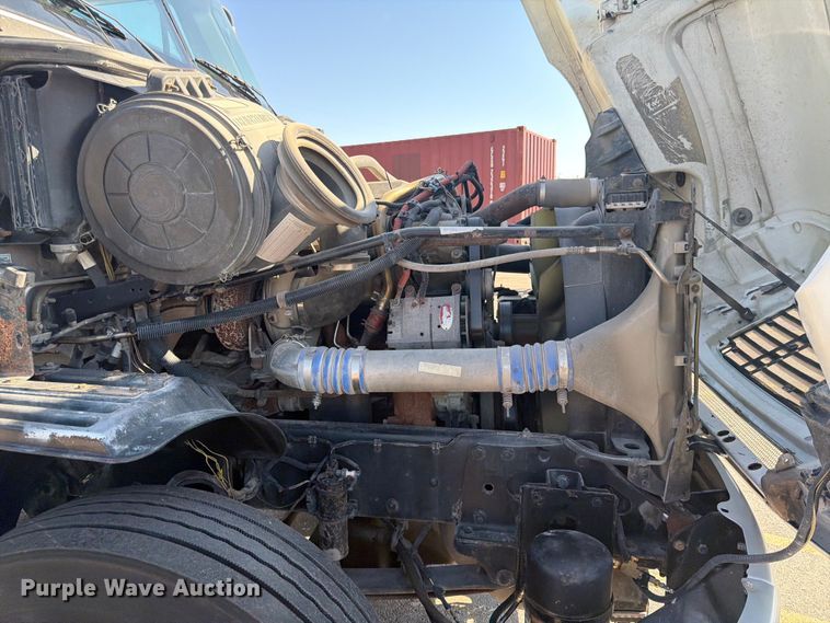image for item DQ7862 2007 Freightliner Columbia semi truck