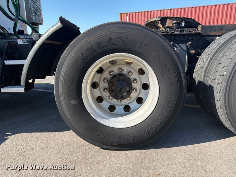 image for item DQ7862 2007 Freightliner Columbia semi truck