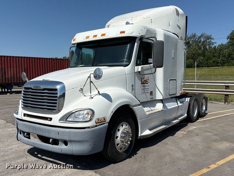 image for item DQ7863 2012 Freightliner Columbia semi truck