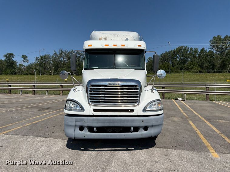image for item DQ7863 2012 Freightliner Columbia semi truck