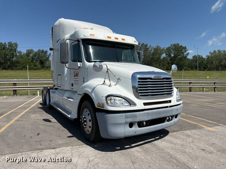 image for item DQ7863 2012 Freightliner Columbia semi truck