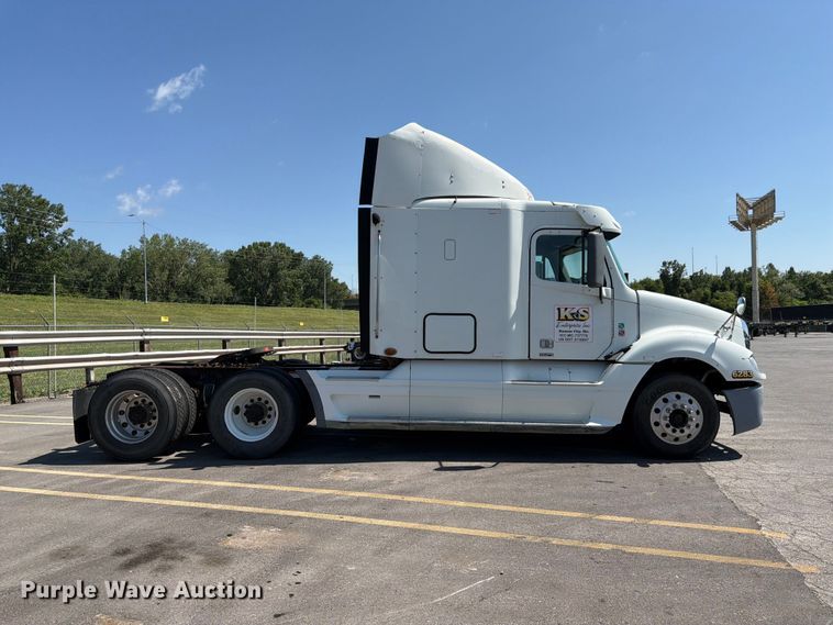 image for item DQ7863 2012 Freightliner Columbia semi truck