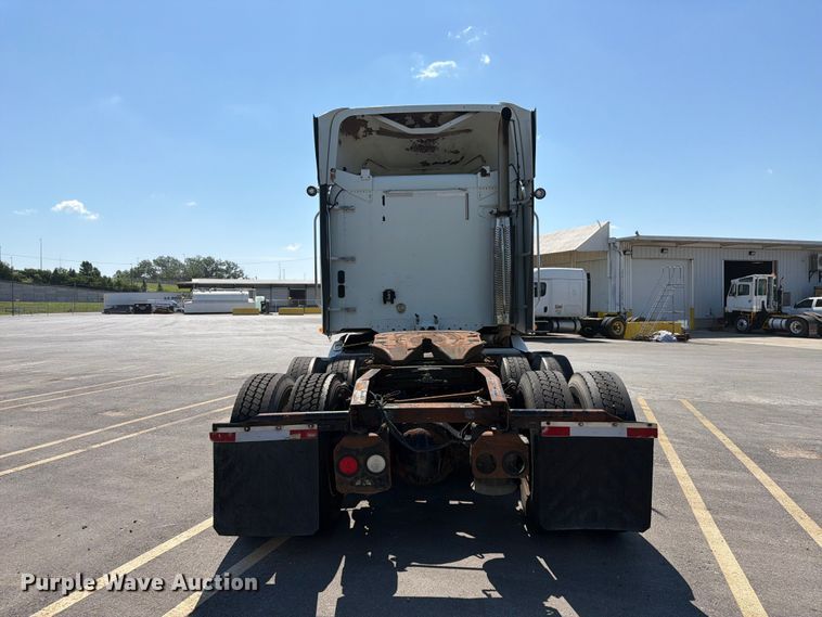 image for item DQ7863 2012 Freightliner Columbia semi truck