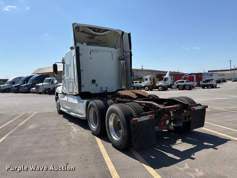 image for item DQ7863 2012 Freightliner Columbia semi truck