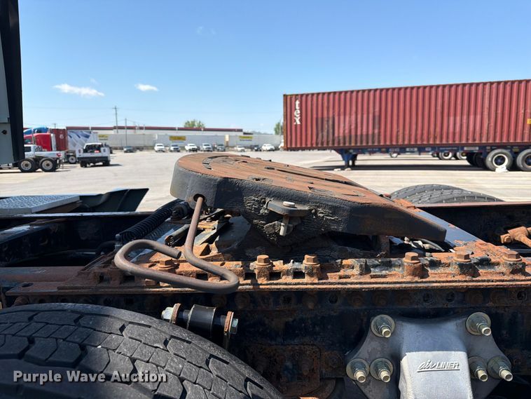 image for item DQ7863 2012 Freightliner Columbia semi truck