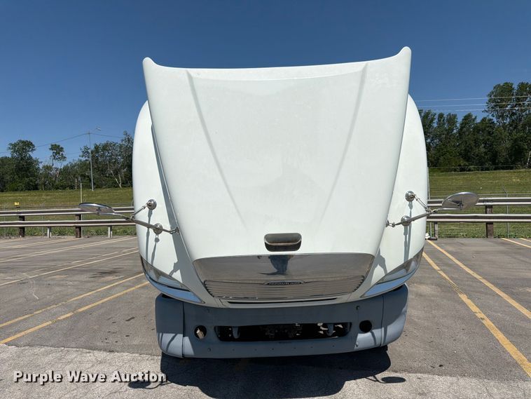 image for item DQ7863 2012 Freightliner Columbia semi truck