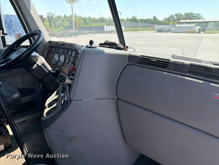 image for item DQ7863 2012 Freightliner Columbia semi truck