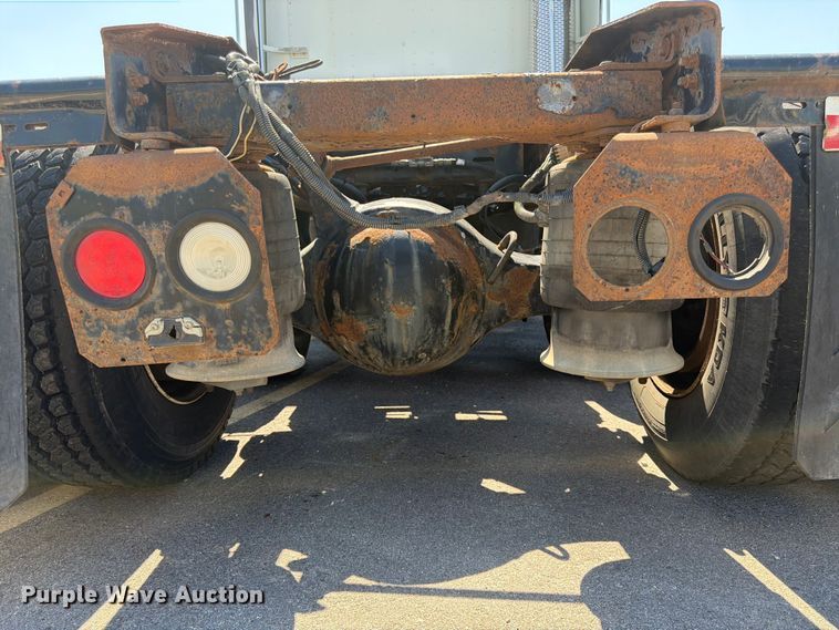 image for item DQ7863 2012 Freightliner Columbia semi truck