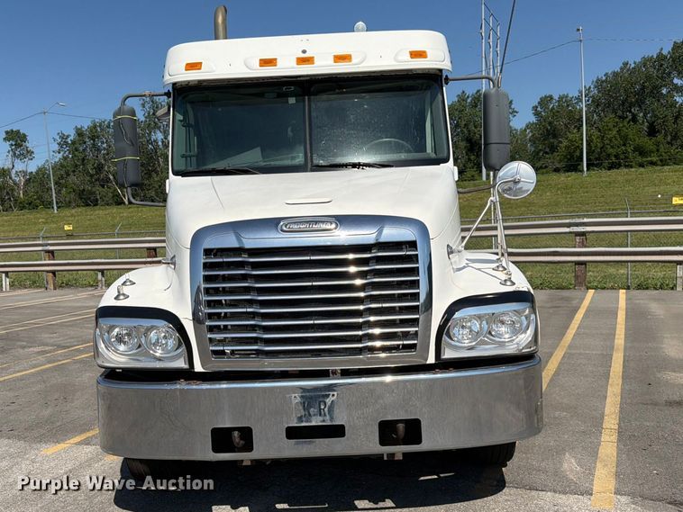 image for item DQ7864 2006 Freightliner CST120 semi truck