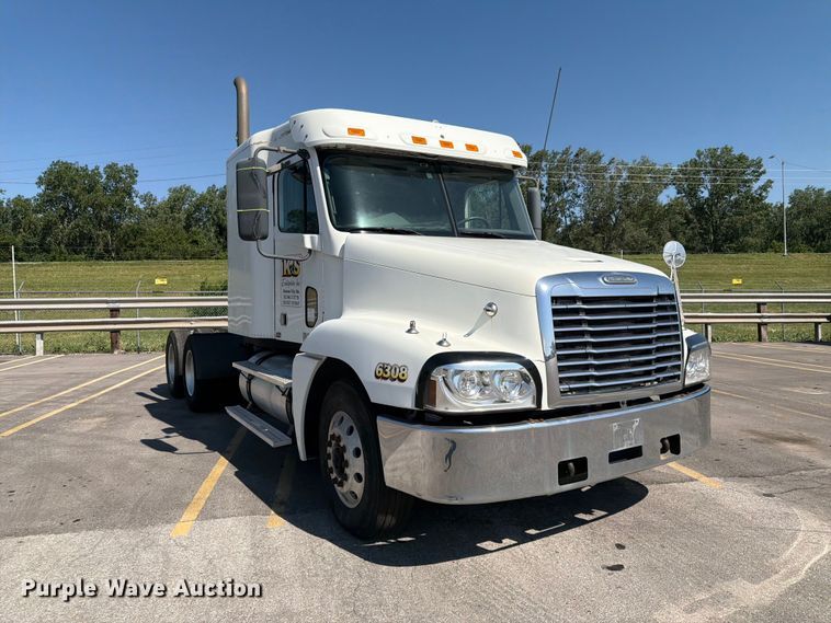 image for item DQ7864 2006 Freightliner CST120 semi truck