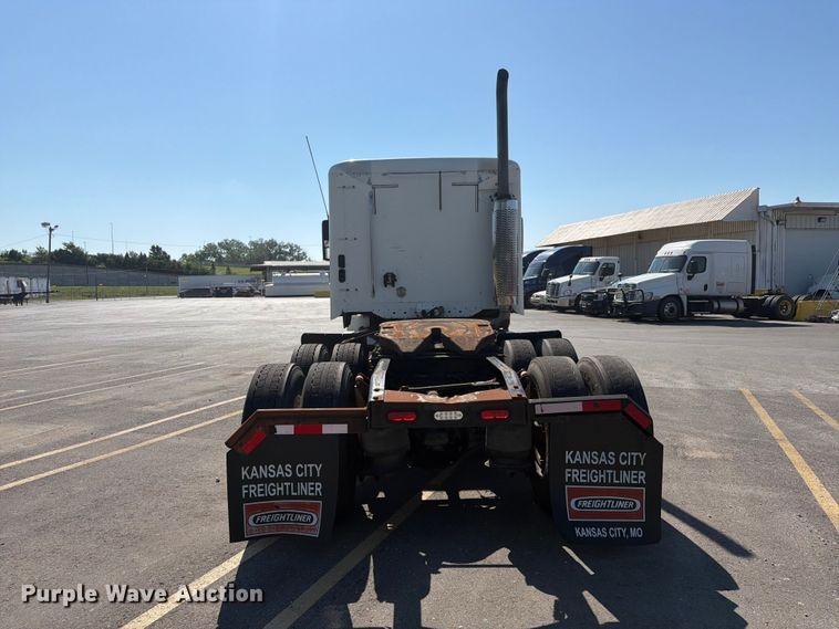 image for item DQ7864 2006 Freightliner CST120 semi truck