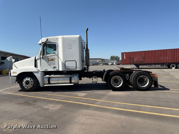 image for item DQ7864 2006 Freightliner CST120 semi truck