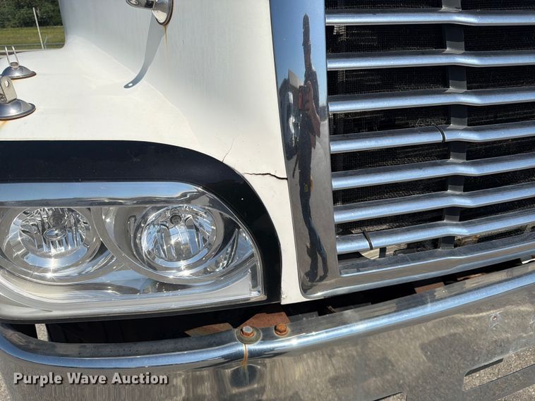 image for item DQ7864 2006 Freightliner CST120 semi truck